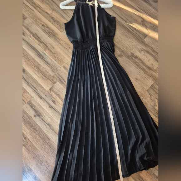 Pretty Garden- Elegant Black Pleated Maxi Dress. NWT! - Picture 7 of 8